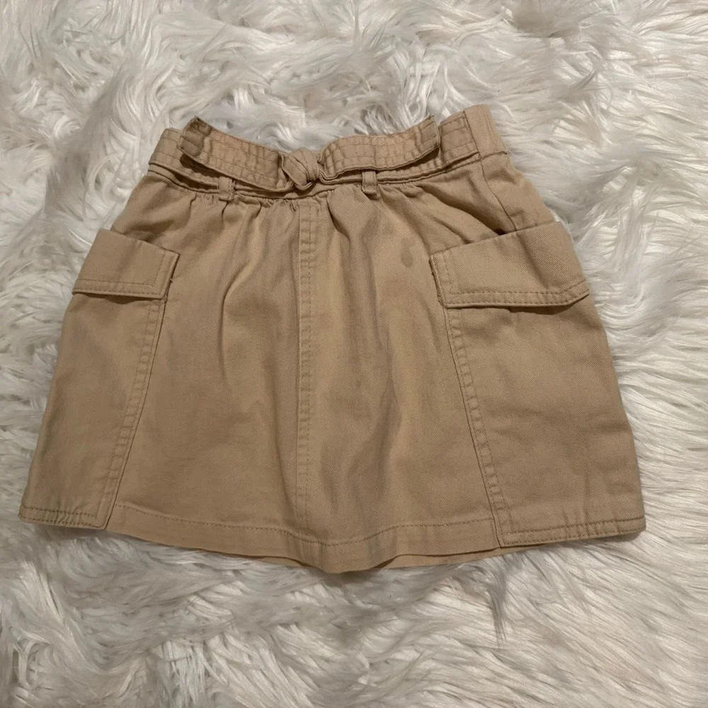 Old Navy Toddler Girl Beige Tie‎ Front Skirt with Pockets Size 3T Gently